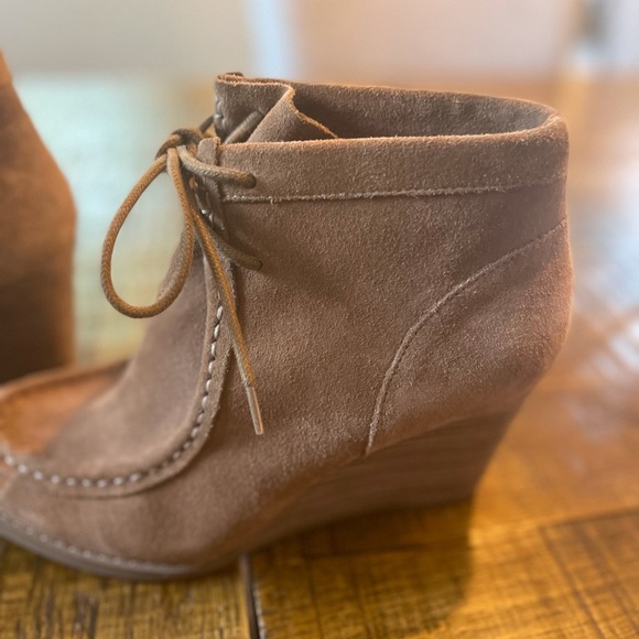Lucky Brand Tan Wedged Leather Booties Size 38/8. EUC - Picture 10 of 11